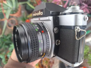 Minolta XE-5 con objetivo MC 50mm f/1.7