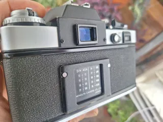 Minolta XE-5 con objetivo MC 50mm f/1.7