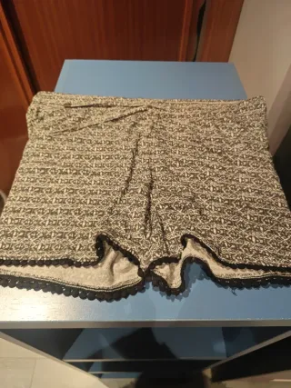 Bermuda estampada con encaje