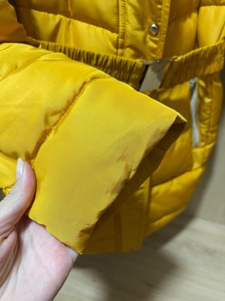 Chaqueta color mostaza con Cuello Peludo