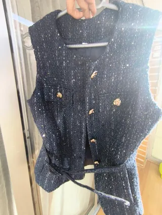 Chaleco elegante mujer negro y dorado