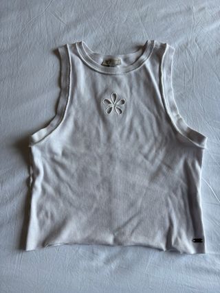 Top blanco flor de Pull & Bear