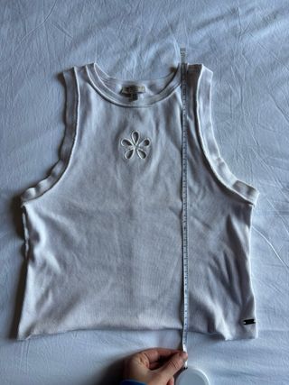 Top blanco flor de Pull & Bear