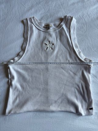 Top blanco flor de Pull & Bear
