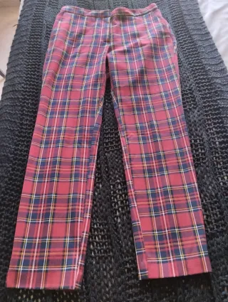 Pantalones de cuadros rojos y azules