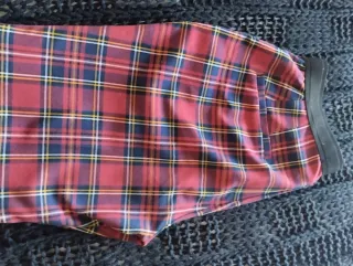 Pantalones de cuadros rojos y azules