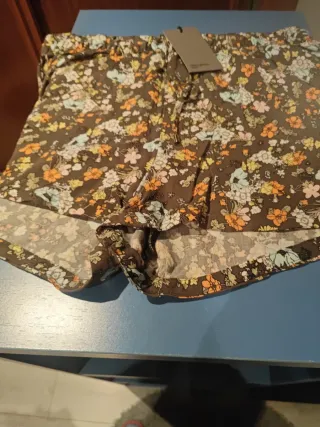 Bermudas florales marrones