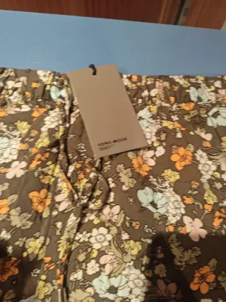 Bermudas florales marrones