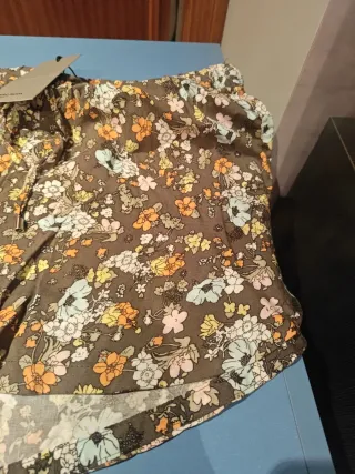 Bermudas florales marrones