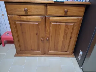 Alacena de cocina de madera y cristal