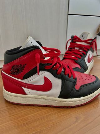 Zapatillas Jordan Air 1 Rojas y Blancas