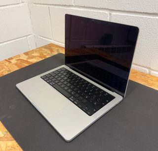 MacBook Pro 14 M2 Pro 16GB/512GB Plata