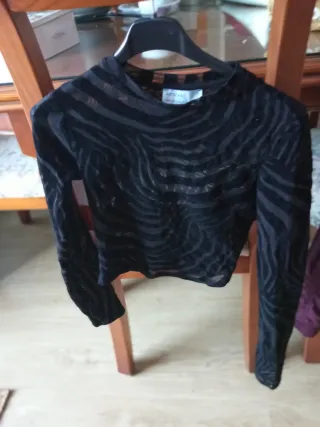 Top Bershka Negro Estampado de terciopelo