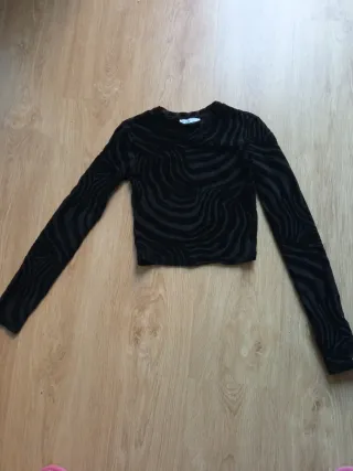 Top Bershka Negro Estampado de terciopelo