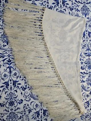 Chal de flamenca beige y azul