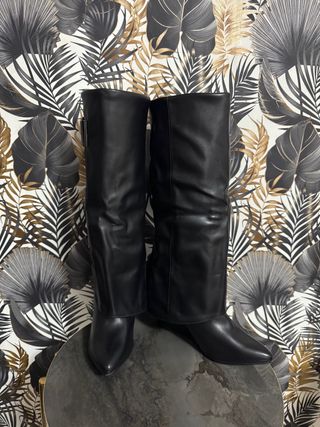 Stivali neri con fibbie