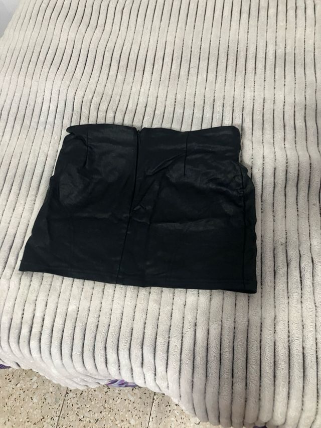 Falda de cuero mini con cinturón