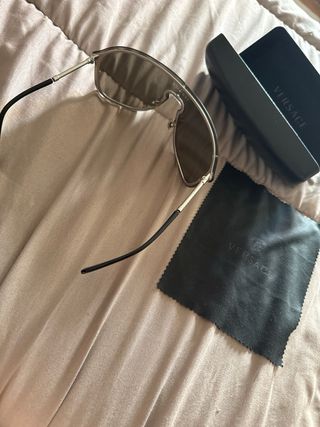 Occhiali da sole Versace grigi modello VE2180