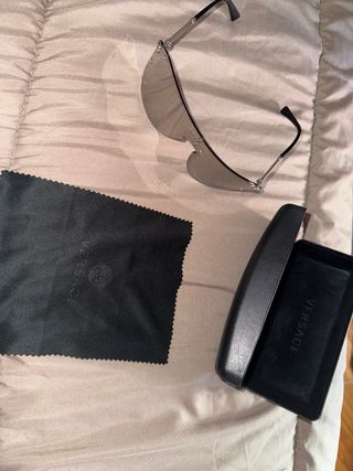 Occhiali da sole Versace grigi modello VE2180