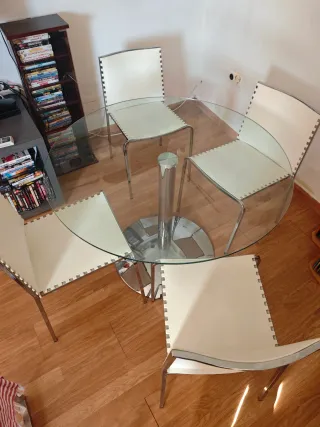 Tavolo da Pranzo in Vetro e 4 Sedie