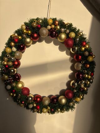 Ghirlanda Natalizia Porta Decorata Palline