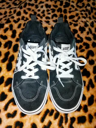 Zapatillas Vans Negras y Blancas