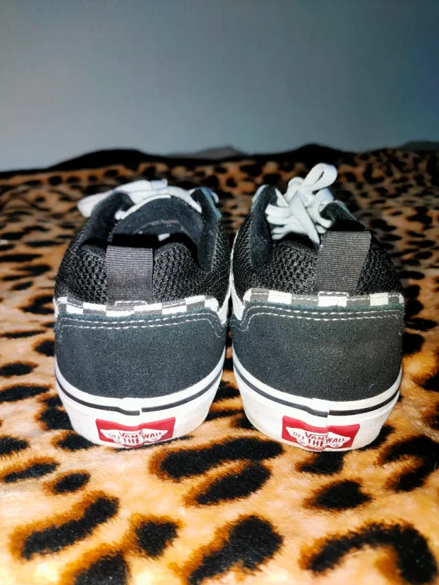 Zapatillas Vans Negras y Blancas