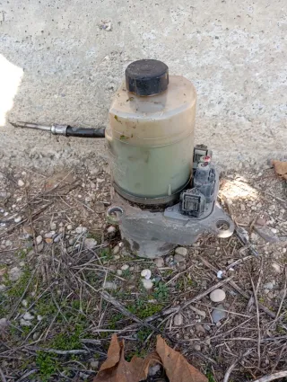 Bomba dirección asistida Ford Focus año 2008