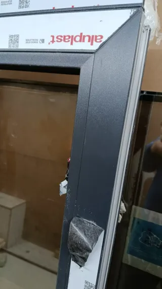 Ventana Practicable y Fija Gris