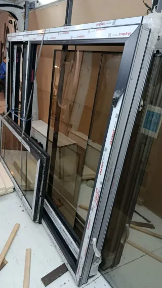 Ventana Practicable y Fija Gris