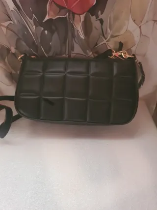 Bolso negro acolchado