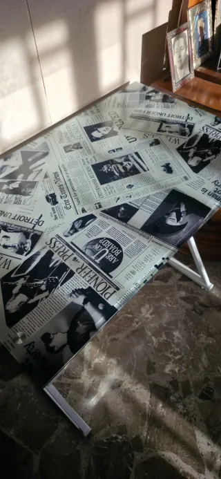 Tavolo da studio in vetro e metallo