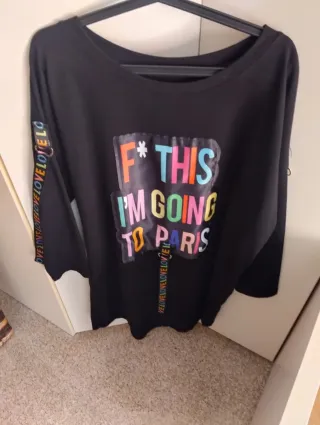 Camiseta negra con estampado F* THIS