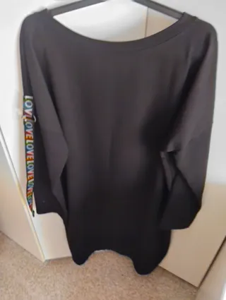 Camiseta negra con estampado F* THIS