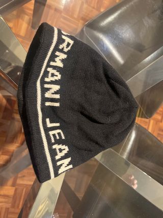 Gorro Armani Jeans Negro y Blanco