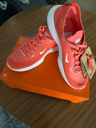Zapatillas Nike Free Naranja y Blanco