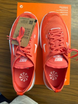 Zapatillas Nike Free Naranja y Blanco