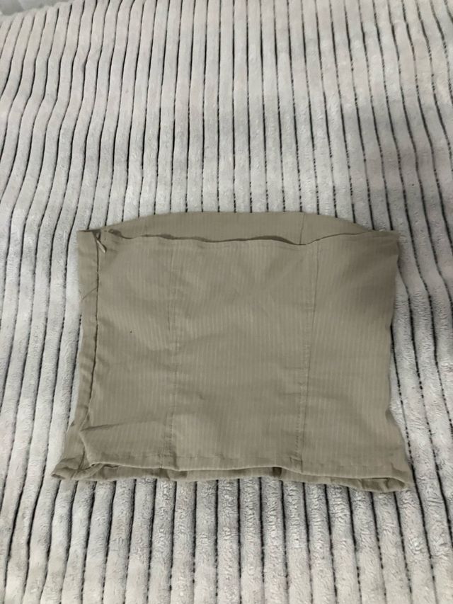 Top beige con rayas verticales