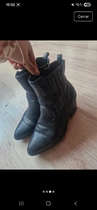 Botines negros efecto piel serpiente