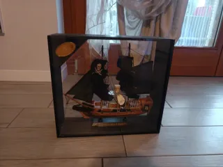 Nave Pirata in Scatola di Vetro con Grappa