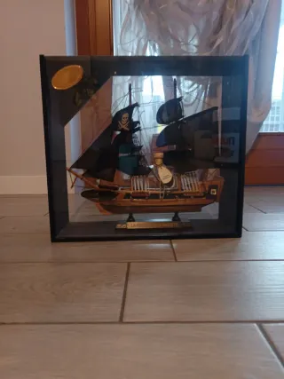 Nave Pirata in Scatola di Vetro con Grappa