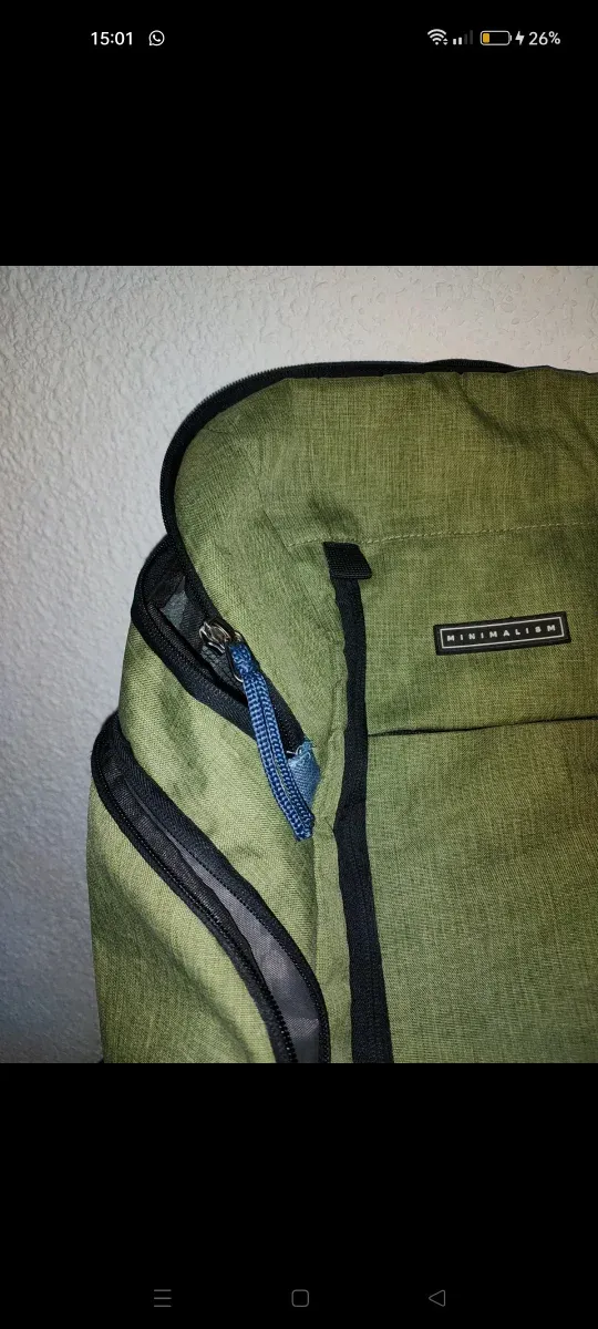 Mochila verde y gris