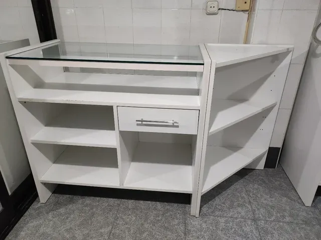Mostrador modular con cristal