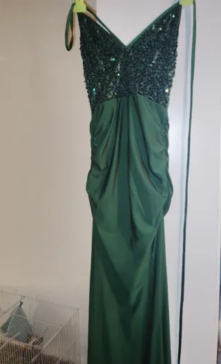 Vestido de fiesta verde con lentejuelas