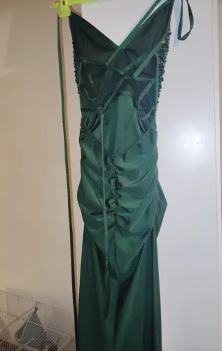 Vestido de fiesta verde con lentejuelas