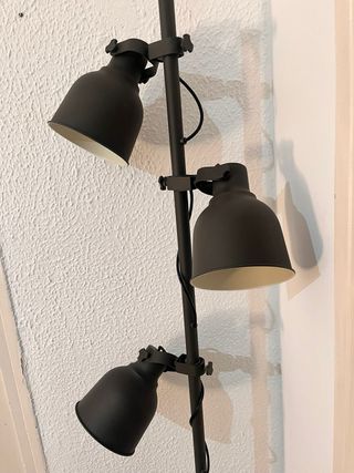 lámpara de pie, 3 focos orientables. Ikea