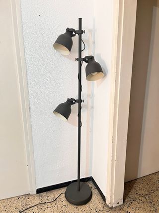 lámpara de pie, 3 focos orientables. Ikea