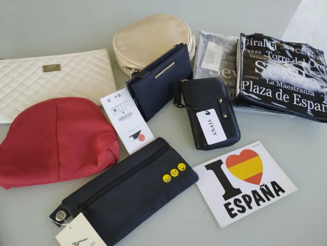 8 carteras, bolsos, neceser de chica