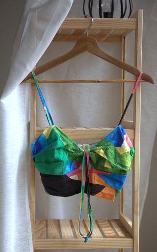 HyM Top corto diseño multicolor