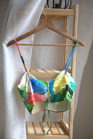 HyM Top corto diseño multicolor